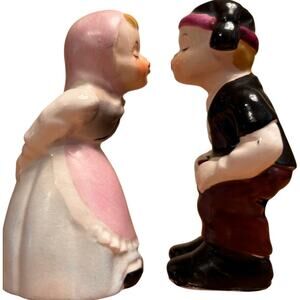 Vintage Napco 1959 Swiss Dutch Kissing Cousins Salt and Pepper Shaker Set S1286